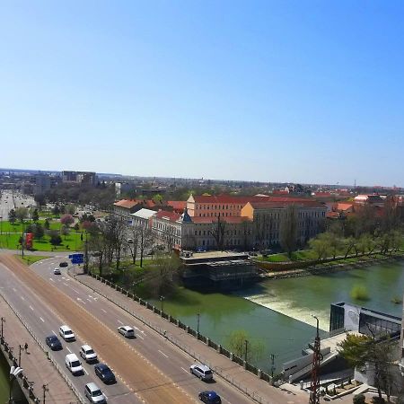 Ana'S Apartment Oradea Bagian luar foto