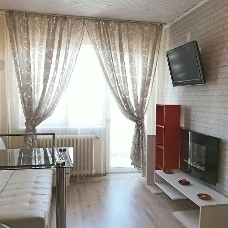 Ana'S Apartment Oradea Bagian luar foto