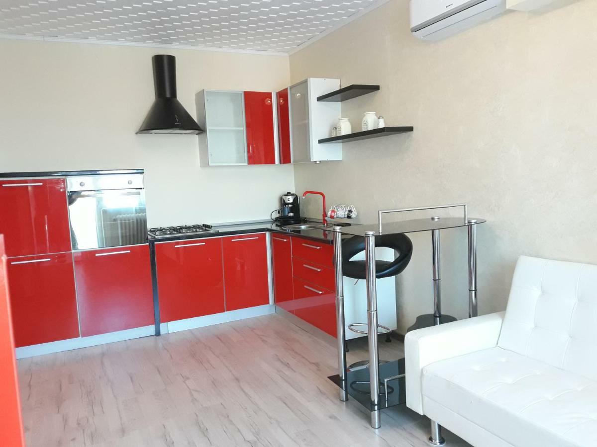 Ana'S Apartment Oradea Bagian luar foto