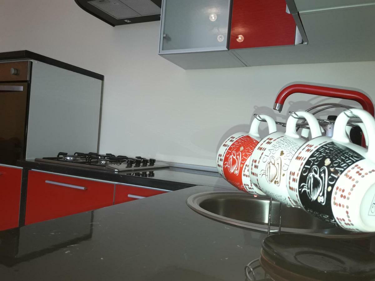 Ana'S Apartment Oradea Bagian luar foto