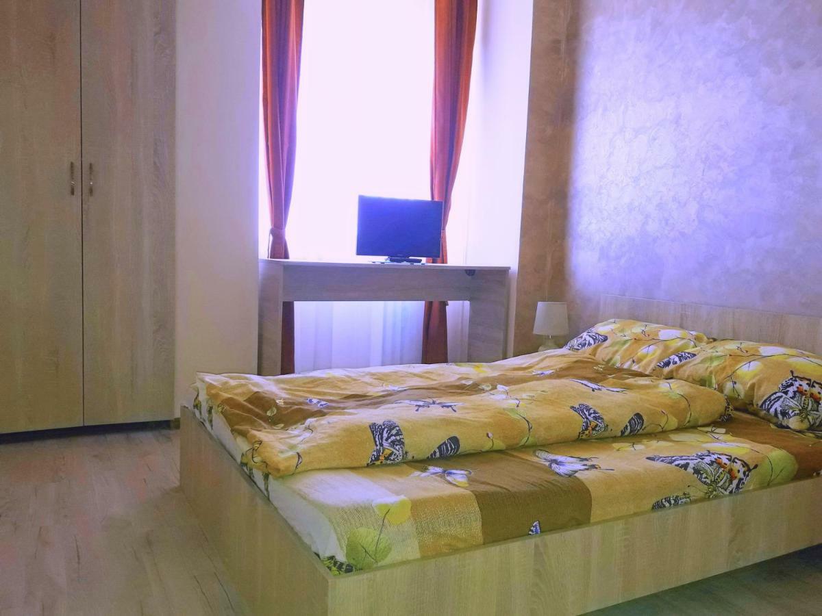 Ana'S Apartment Oradea Bagian luar foto