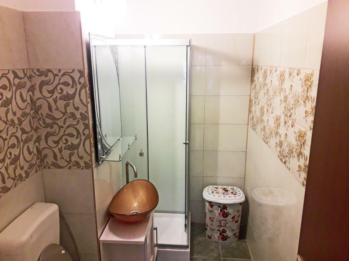 Ana'S Apartment Oradea Bagian luar foto