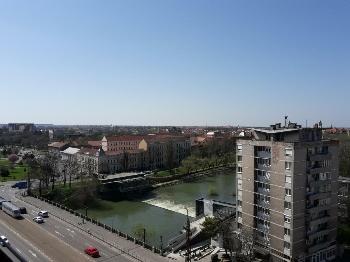 Ana'S Apartment Oradea Bagian luar foto